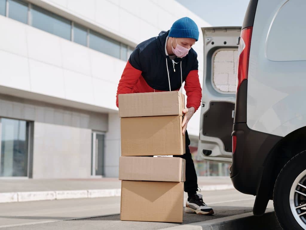man packing courier van used to describe our commercial van insurance page